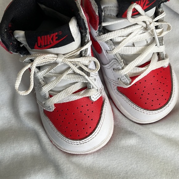 Sneakers - Picture 3 of 3